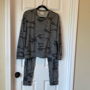 Sundry Camo Print Sweatshirt and Jogger‎ Pants Two Piece Set - Gray - Size 1 / 2